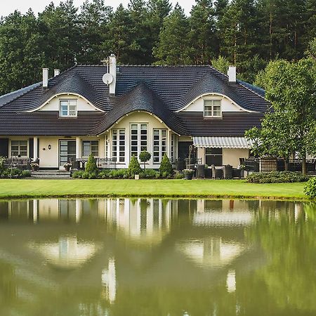 Hubertus Dwor Mysliwski Opole Luaran gambar