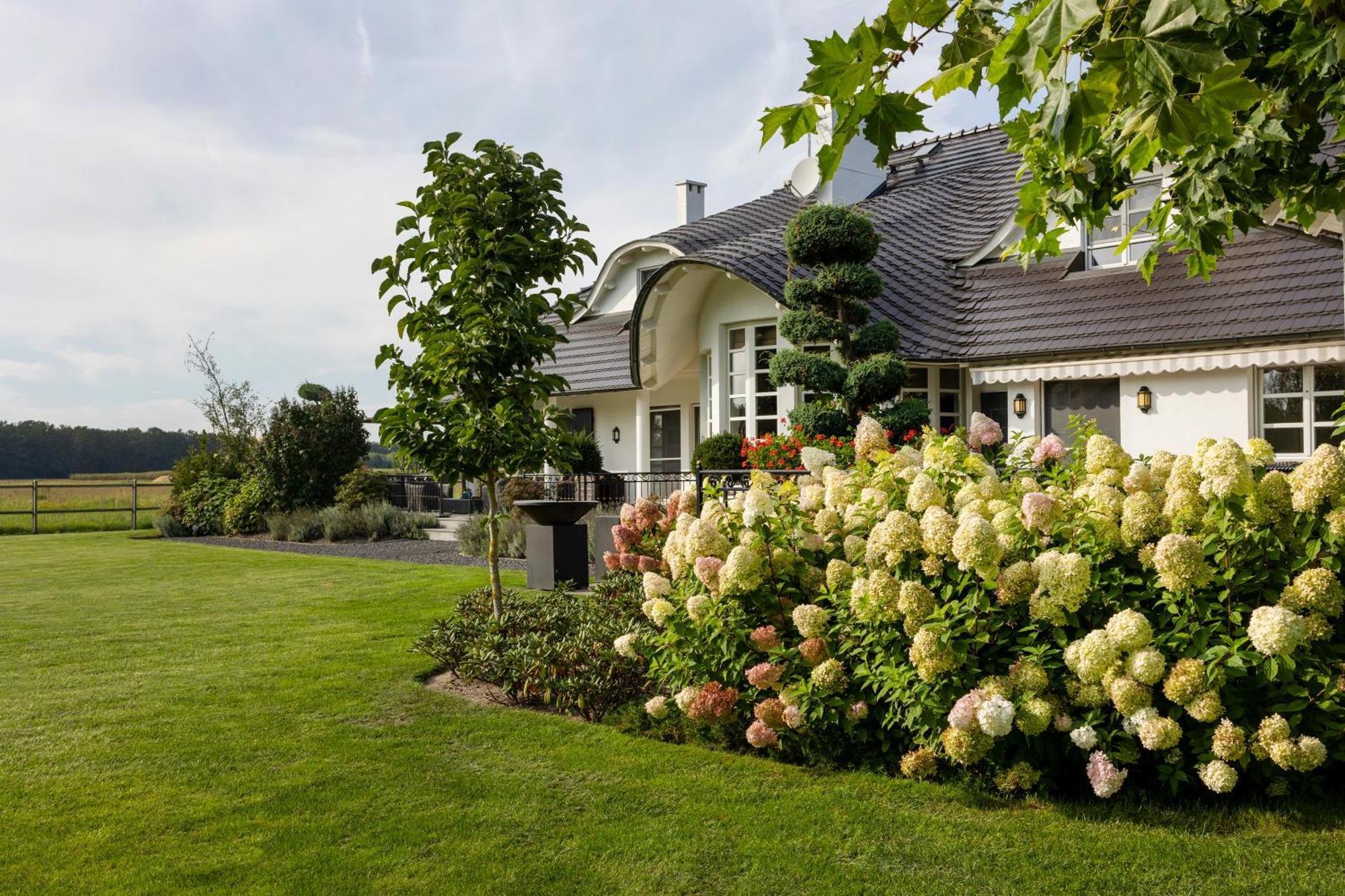 Hubertus Dwor Mysliwski Opole Luaran gambar