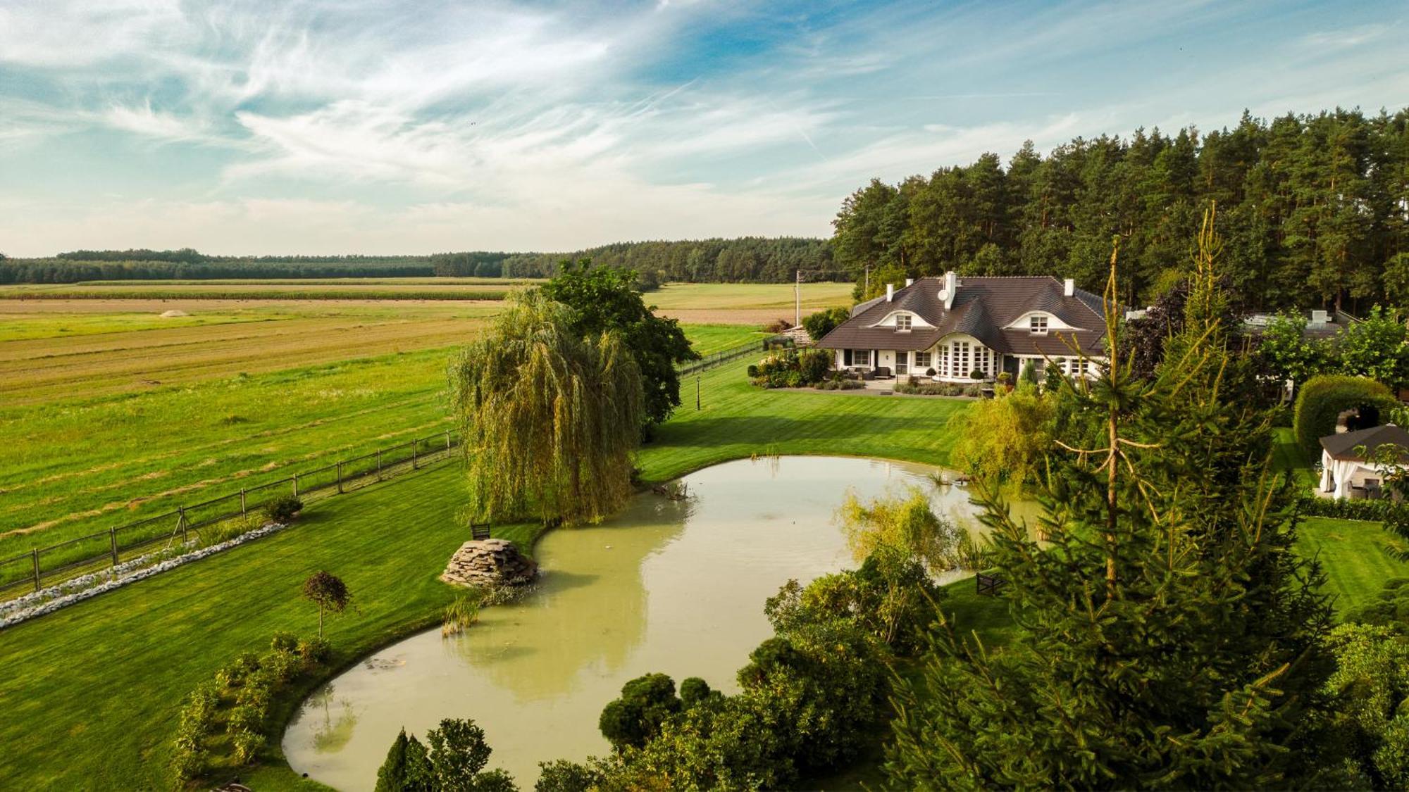 Hubertus Dwor Mysliwski Opole Luaran gambar