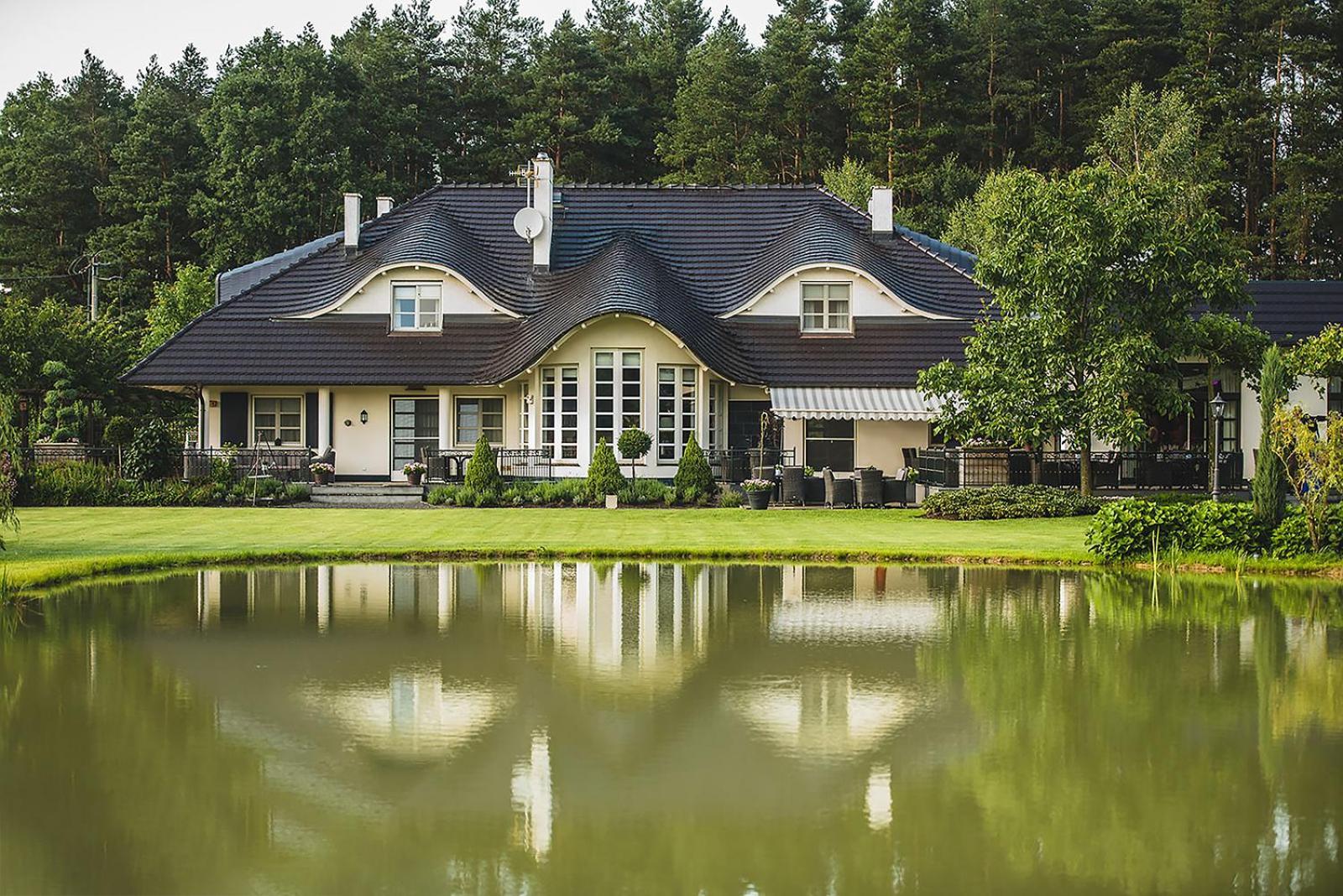 Hubertus Dwor Mysliwski Opole Luaran gambar